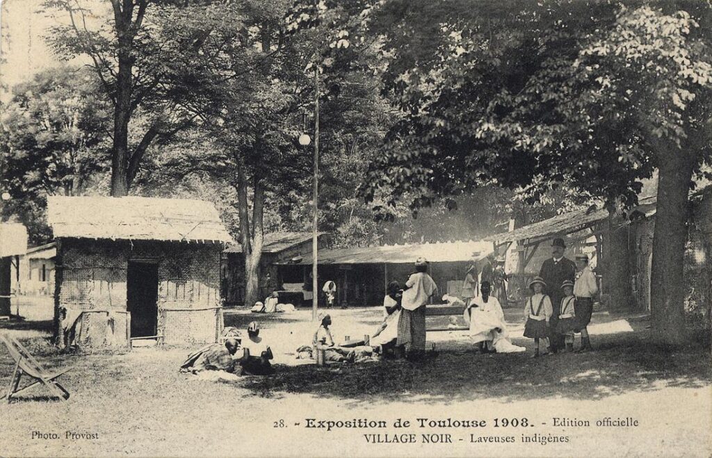 "Village noir, laveuses indigènes", jardin des plantes, carte postale des archives municipales de Toulouse