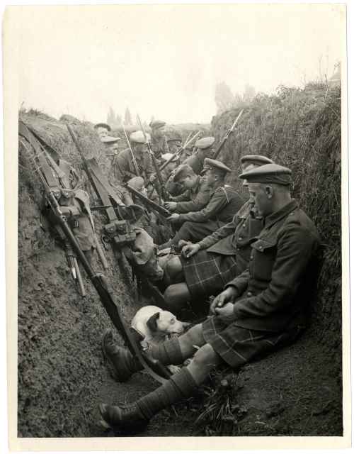 Soldats écossais dans une tranchée