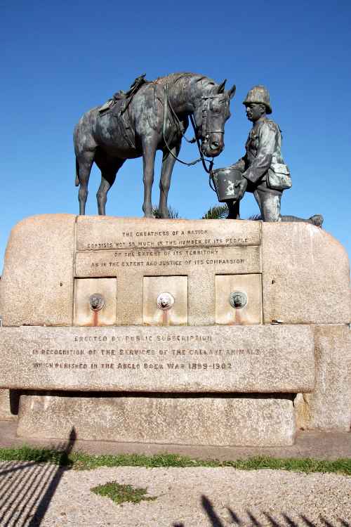 Le Horse memorial à Port Elizabeth en Afrique du Sud. Animaux soldats.